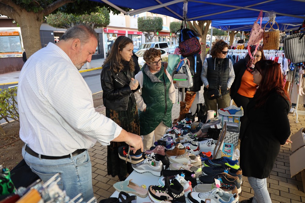 El ‘Mercado de Saldos’ llena el centro de El Ejido de promociones, descuentos y sorpresas