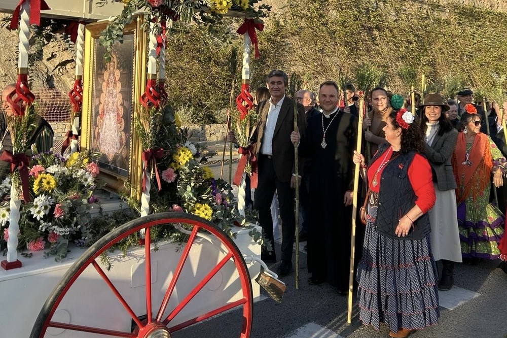 Adra venera a la Virgen del Rocío en la 'III Pará Rociera'