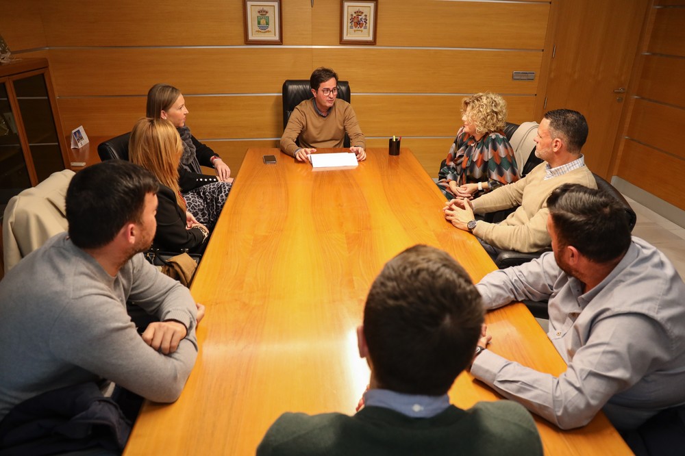 Góngora conoce el proyecto deportivo del Poli Ejido CF