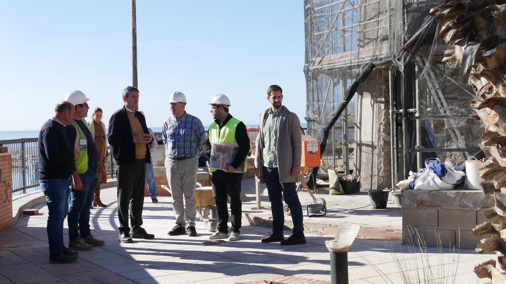 Las obras de conservación y embellecimiento de la Torre de los Perdigones de Adra avanzan a “muy buen ritmo”