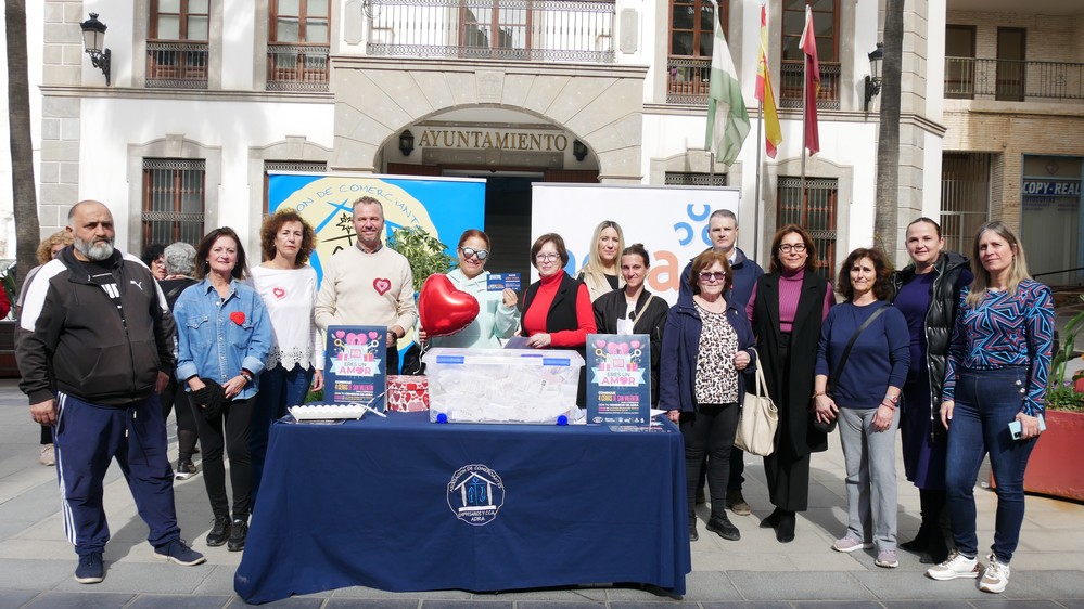 La Asociación de Comerciantes de Adra regala cuatro cenas y tres tartas en el Día de San Valentín