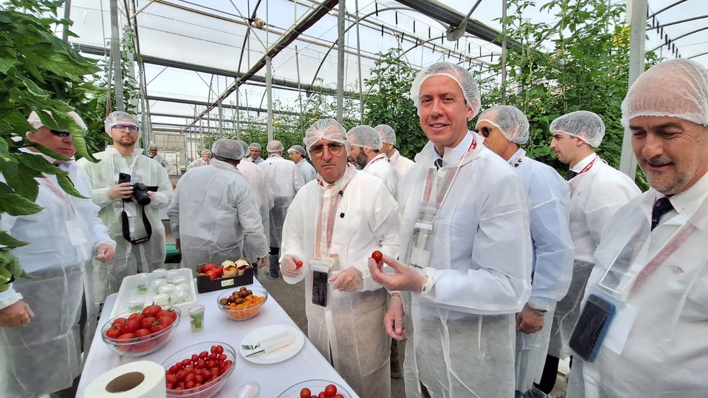 El director general de Sanidad de la Producción Agroalimentaria y el subdelegado visitan las nuevas instalaciones de I+D de Syngenta en El Ejido