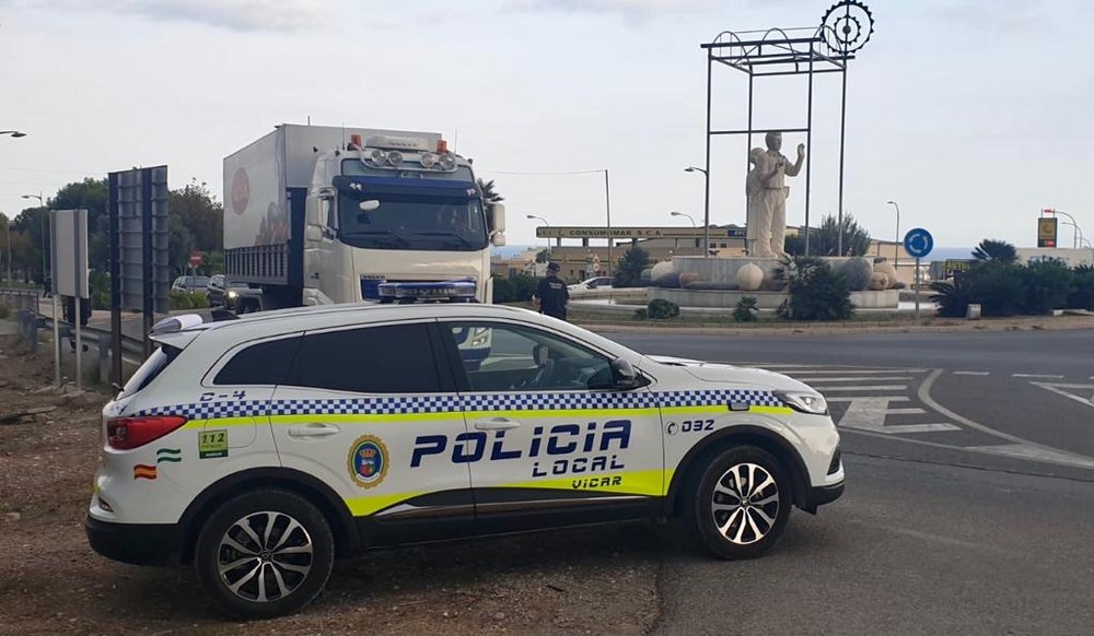  La Policía Local de Vícar se adhiere a la campaña de inspección y control de camiones y autobuses de la DGT