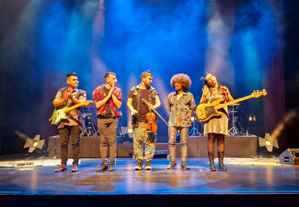 Strad el violinista Rebelde interpreta grandes bandas sonoras de películas en el Teatro Auditorio de Roquetas