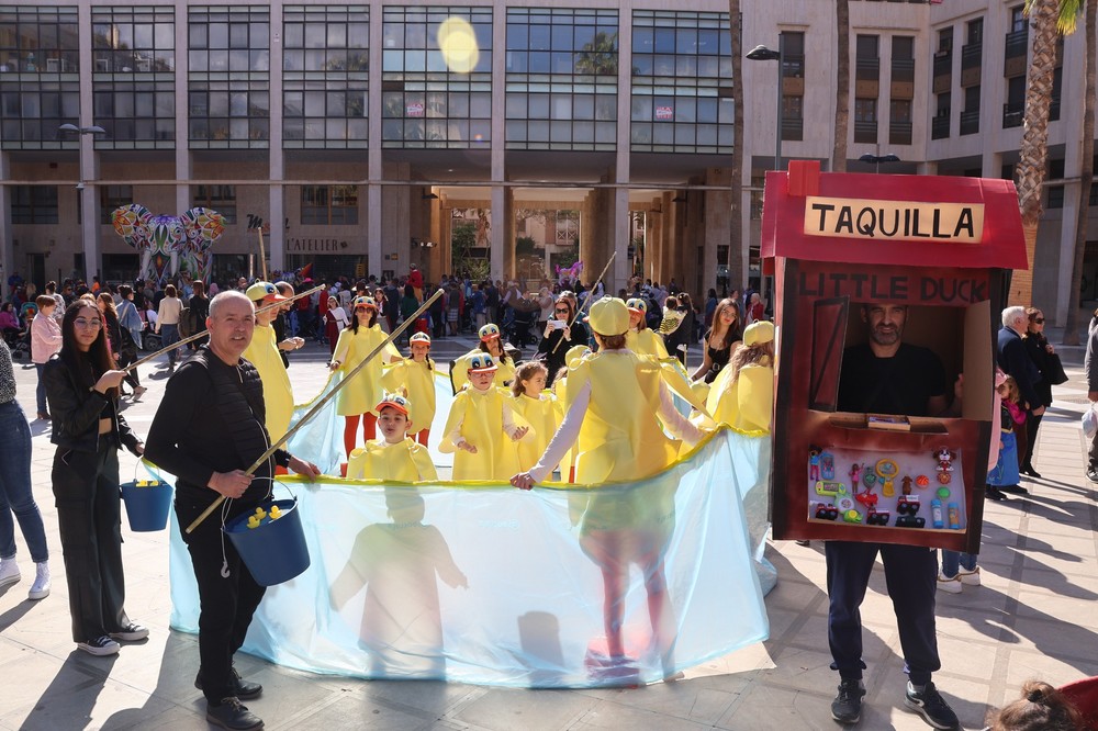 El Ejido se echa a la calle para disfrutar de su gran fiesta de Carnaval