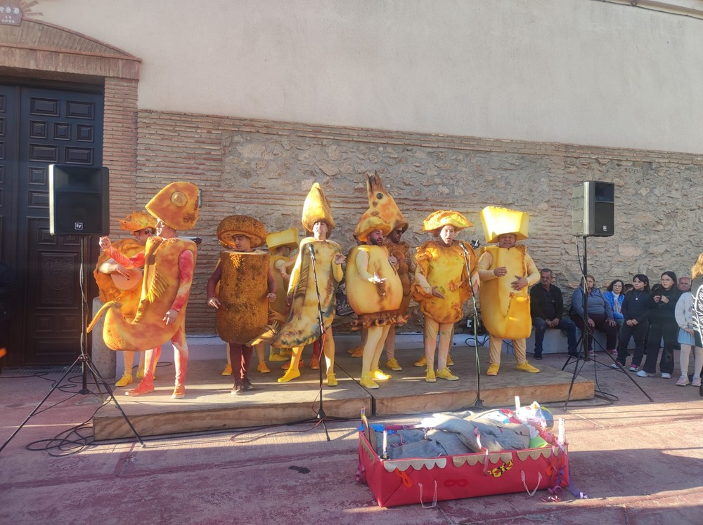 El Carnaval de Dalías culmina en Celín con el Entierro de la Bichica