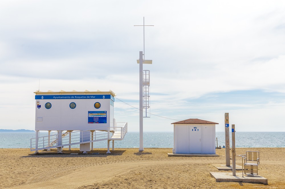 El Ayuntamiento adjudica el contrato de servicio de salvamento y primeros auxilios en las playas de Roquetas de Mar
