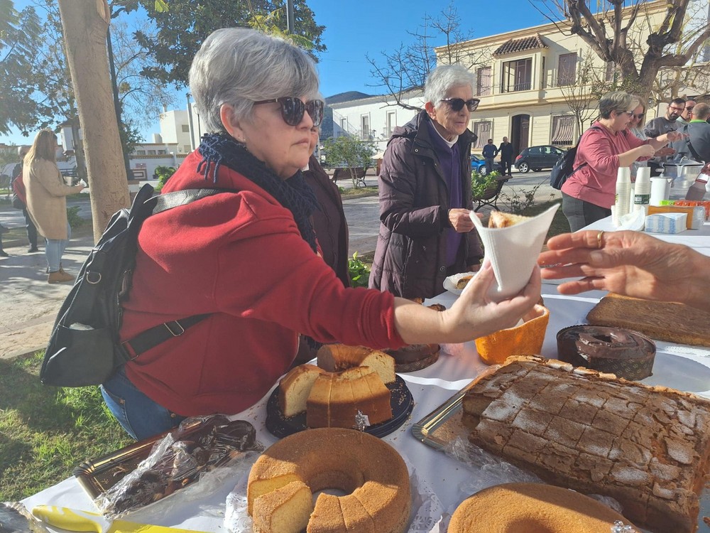Los dalienses muestran su espíritu solidario en el mercadillo de Manos Unidas