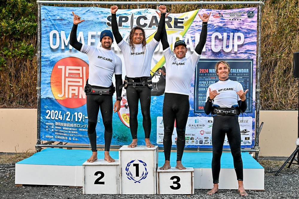 Víctor Fernández se sube al podio en la primera prueba del mundial de windsurf celebrada en Omaezaki, Japón