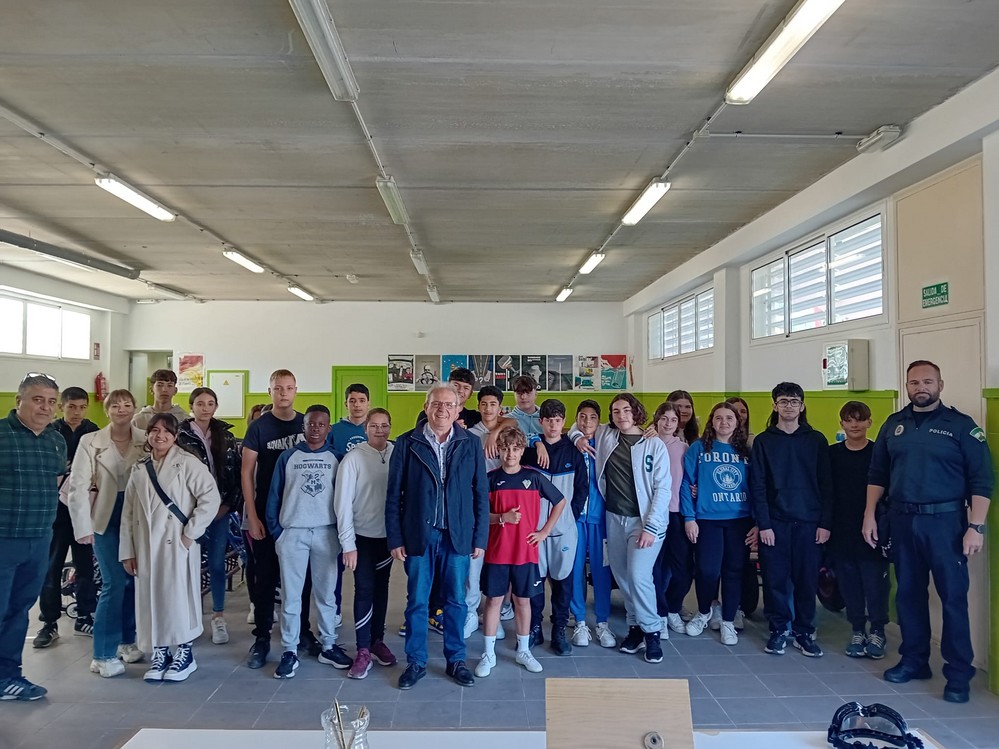 Cerca  de un millar de alumnos de infantil y primaria han circulado ya por el programa de Educación Vial de Vícar