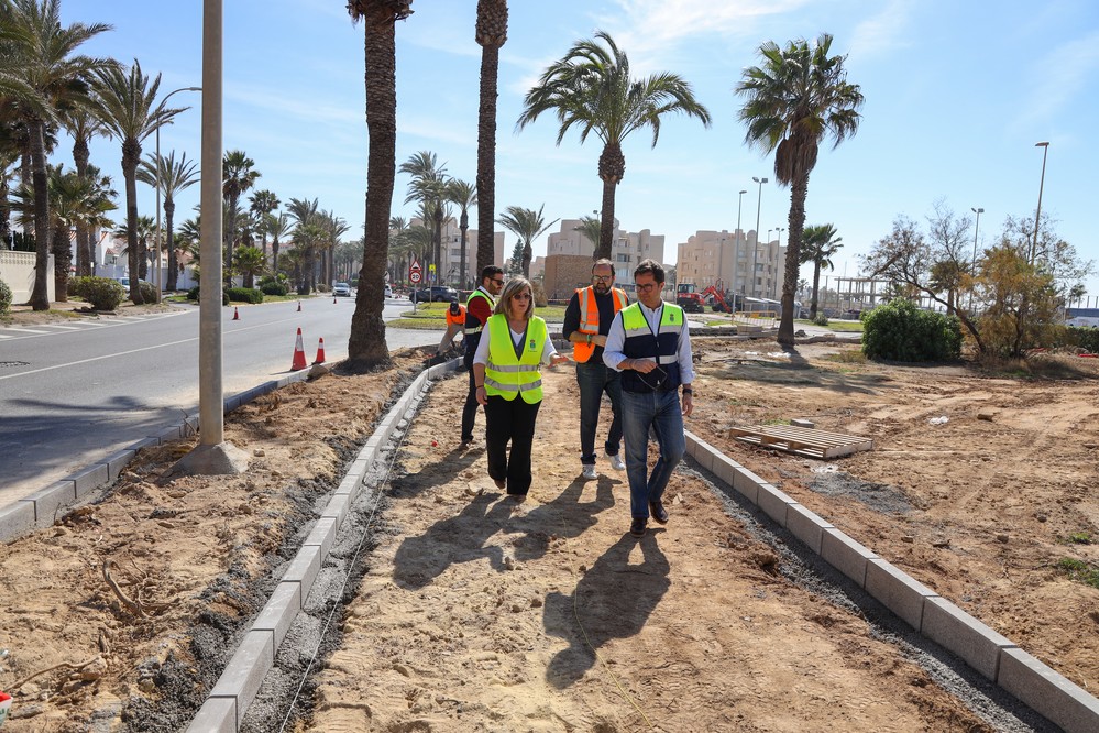 En marcha las obras de construcción de nuevos itinerarios peatonales en las zonas de Poniente y Levante de Almerimar