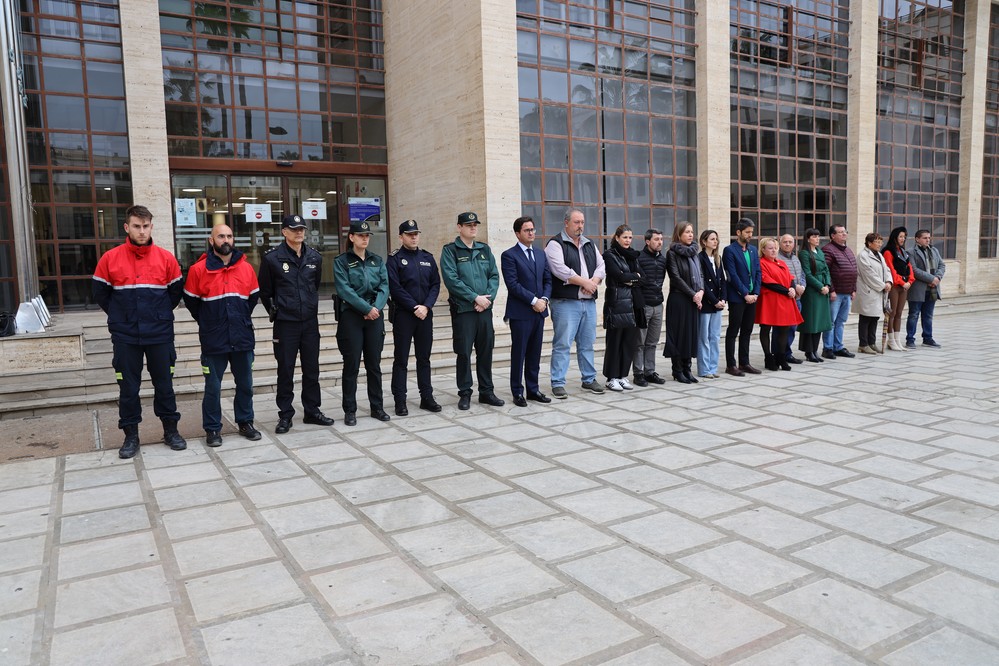 El Ejido se suma al minuto de silencio por las víctimas de Valencia