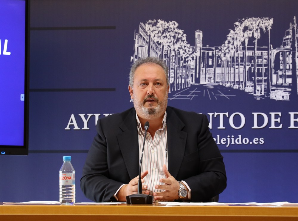 El Ayuntamiento de El Ejido viene desarrollando “una importante estrategia en la gestión de recursos humanos encaminada a mejorar la calidad de los servicios y las condiciones laborales del personal”