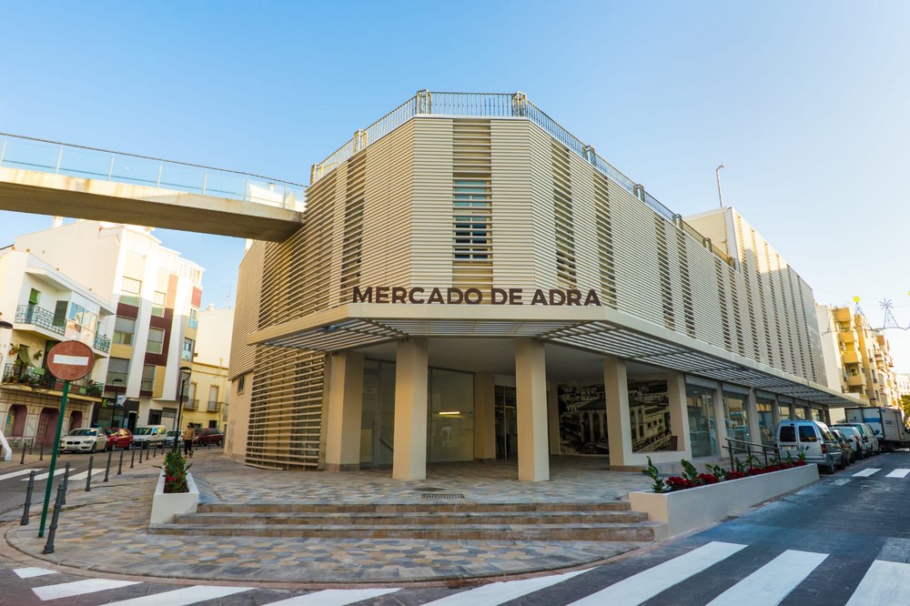 Salen a concurso nueve puestos para el Mercado de Adra