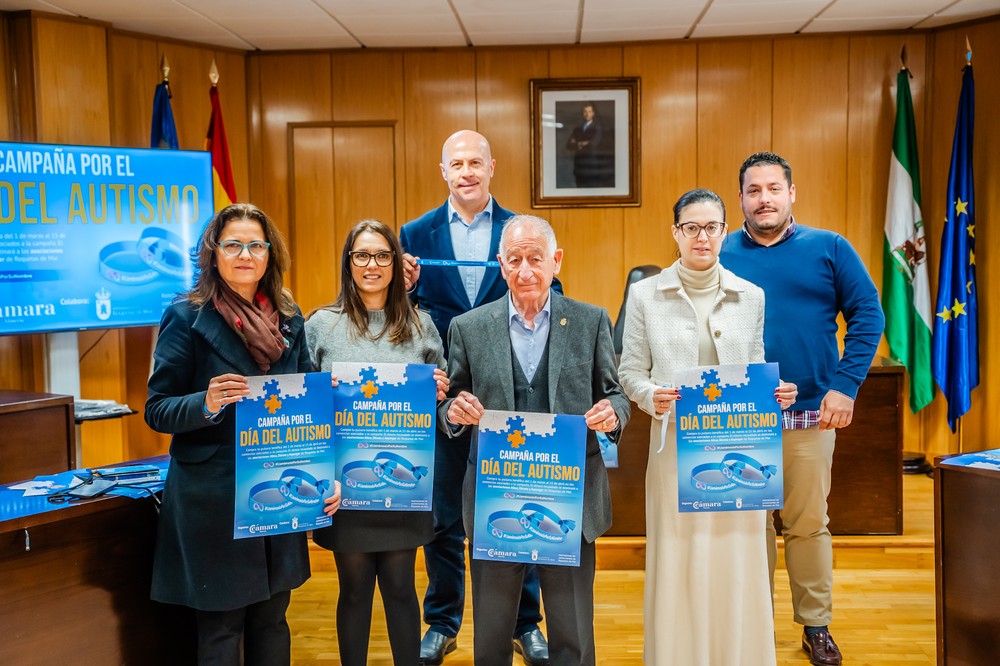 Roquetas de Mar organiza una campaña con el comercio local para concienciar y visibilizar sobre el autismo