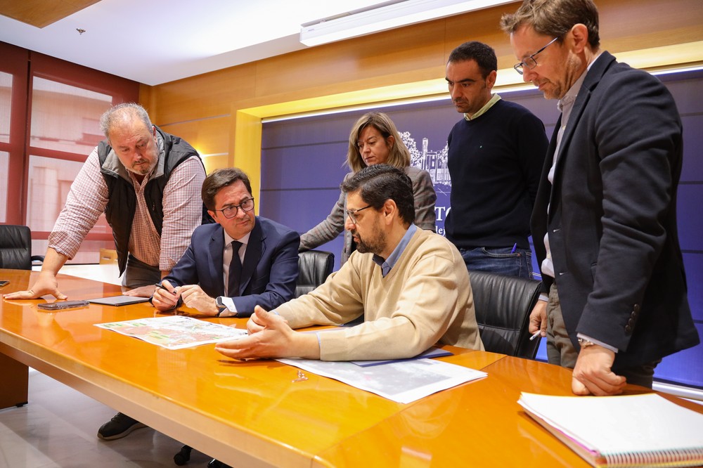 Ayuntamiento y Acuamed analizan los proyectos complementarios a la Desaladora del Campo de Dalías