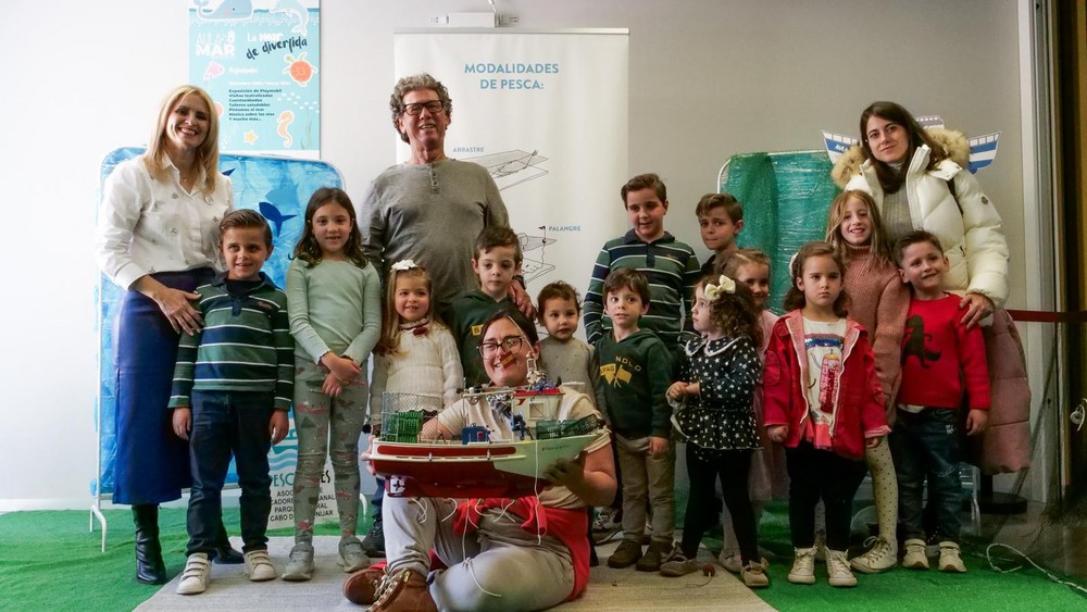 Las familias exploran las artes de la pesca con un taller práctico en el Aula del Mar