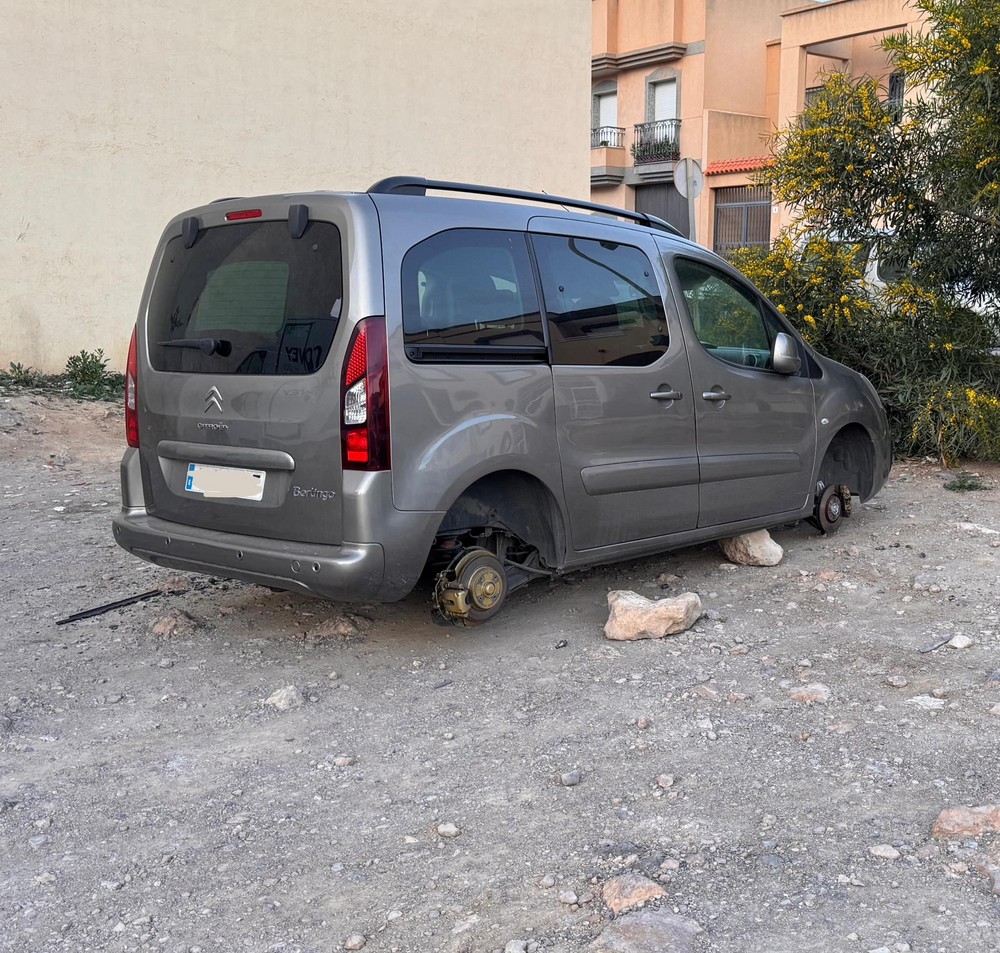 Oleada de robos de ruedas de Berlingos en el Poniente