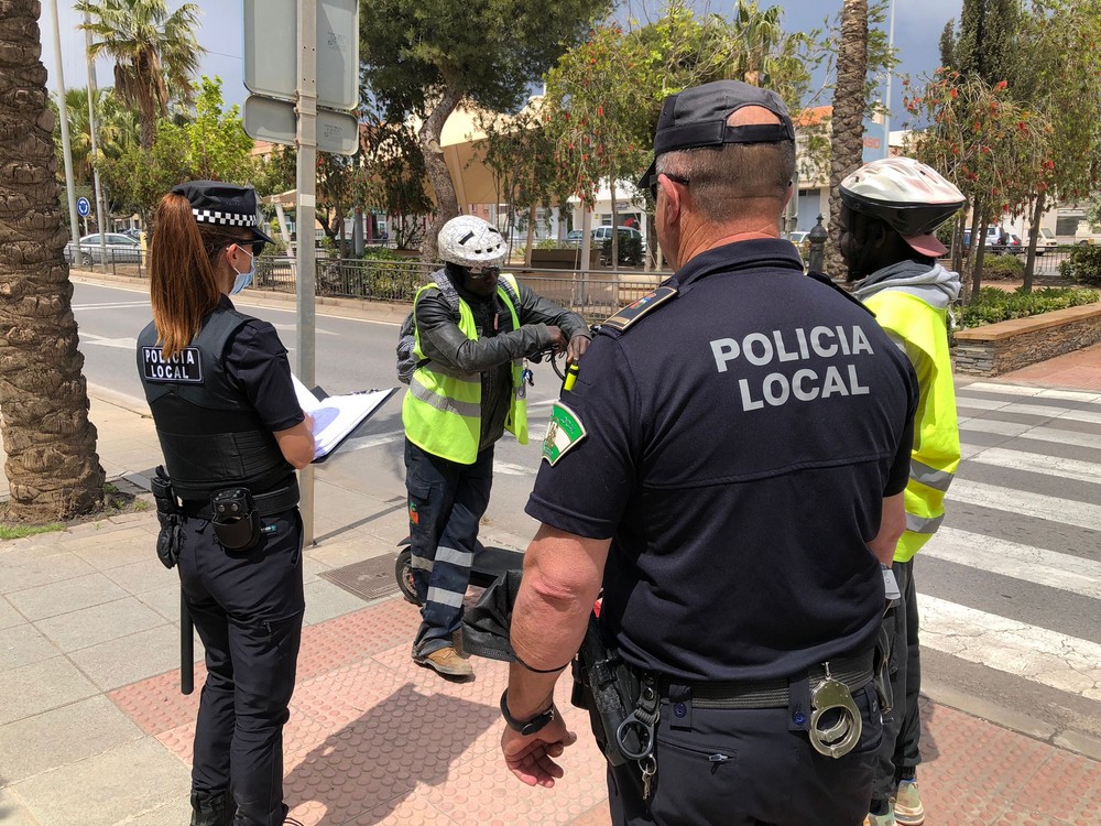 El Ayuntamiento de Vícar apuesta por una conducción responsable entre los usuarios de patinetes eléctricos