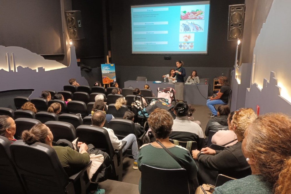 Abderitanos y abderitanas aprenden sobre alimentación saludable con la Escuela de Familia