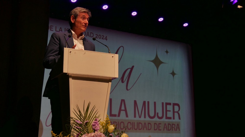 Adra celebra la Gala de la Mujer con un emotivo homenaje, baile y música como colofón a su ‘Semana de la Igualdad’