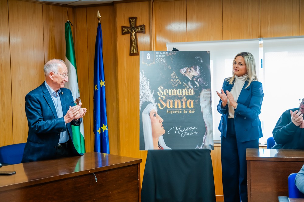 Presentan el cartel anunciador y la programación de la Semana Santa de Roquetas de Mar