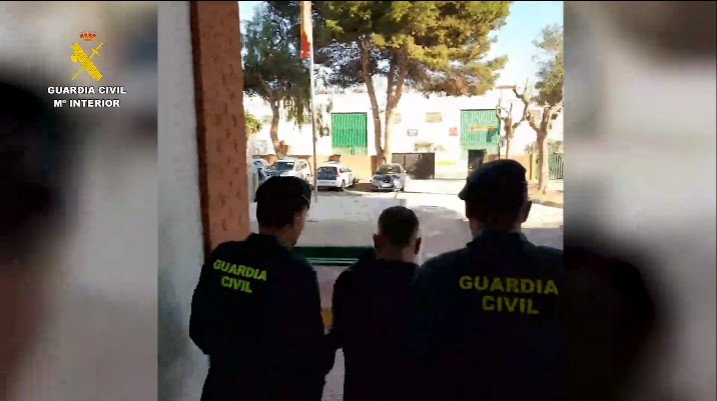 Cuatro detenidos en Roquetas por estafar a familiares de inmigrantes fallecidos en el mar