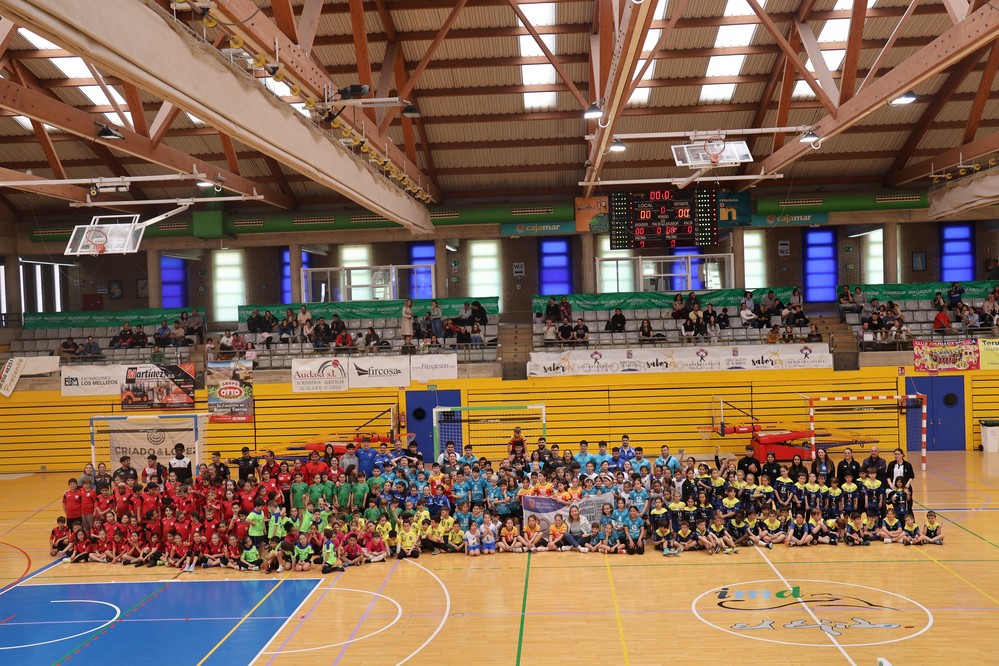Los Juegos Provinciales de balonmano reúnen a más de 300 menores en el Pabellón Municipal de El Ejido