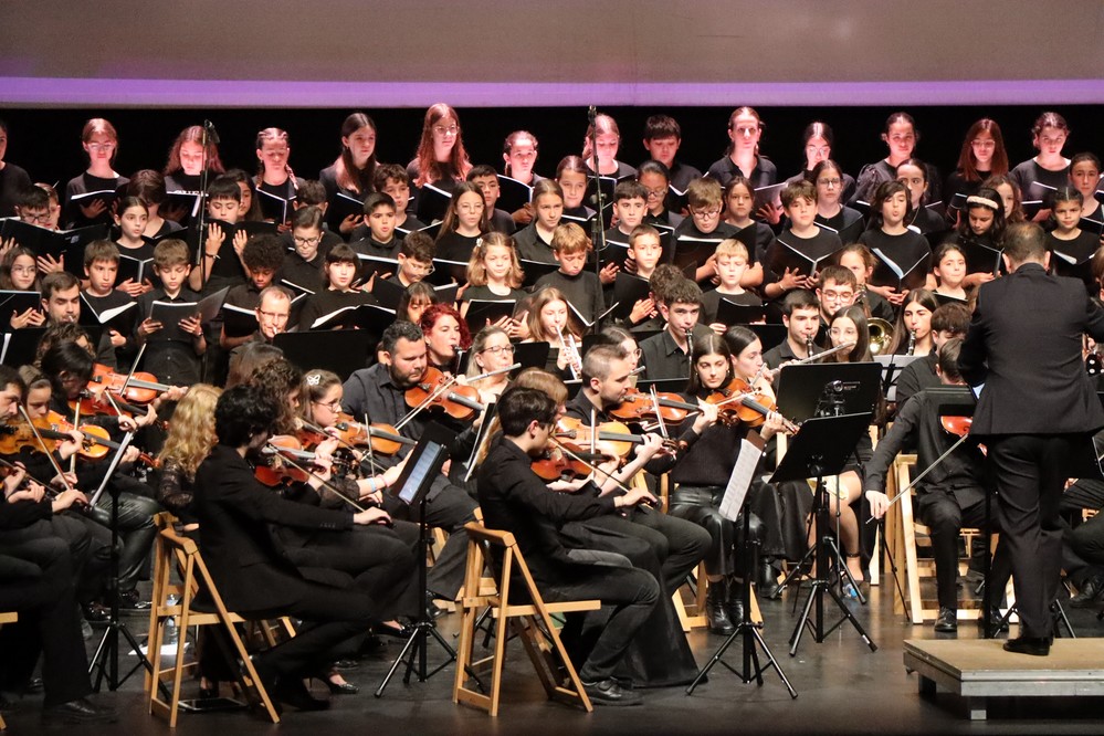 La Orquesta Sinfónica Ciudad de El Ejido se presenta ante un Teatro Auditorio abarrotado