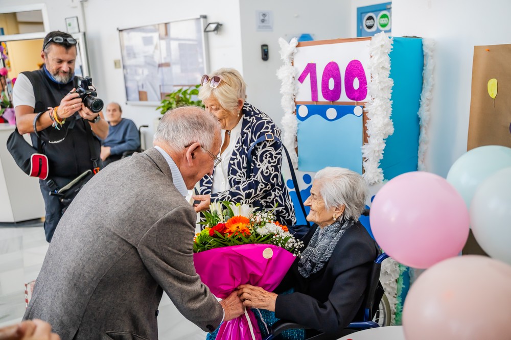 Socorro Abad, usuaria de la Residencia Virgen del Rosario, cumple 100 años