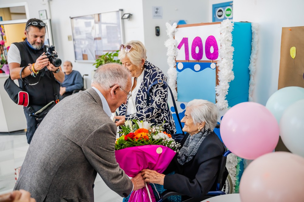 Socorro Abad, usuaria de la Residencia Virgen del Rosario, cumple 100 años