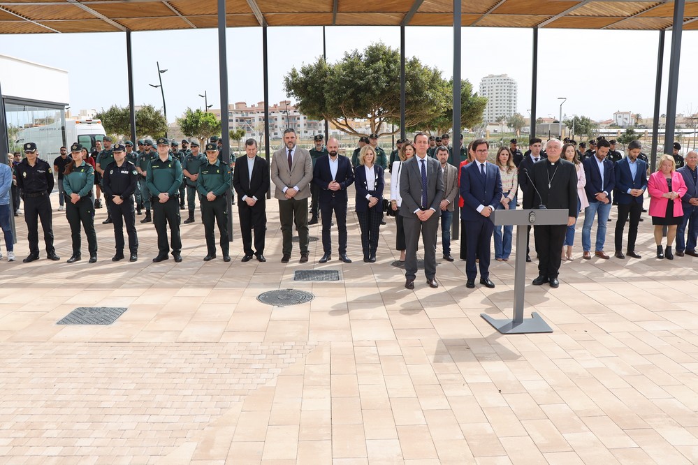 El Ejido guarda un minuto de silencio por los seis fallecidos en el accidente de Los Palacios, entre ellos un guardia civil ejidense