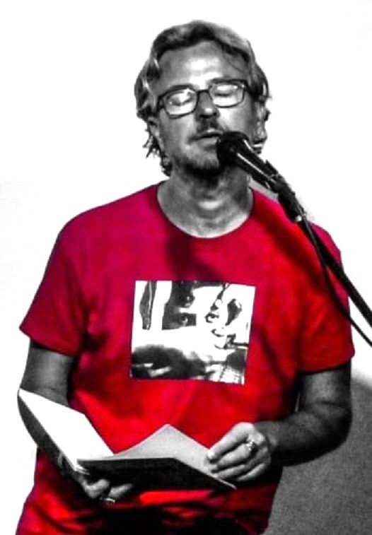Germán Guirado presenta su último poemario ‘Un hombre muerto’ en la Biblioteca Municipal de Roquetas