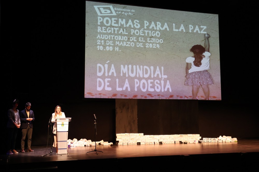 Cerca de 700 escolares recitan poemas en el Teatro Auditorio por el Día Mundial de la Poesía