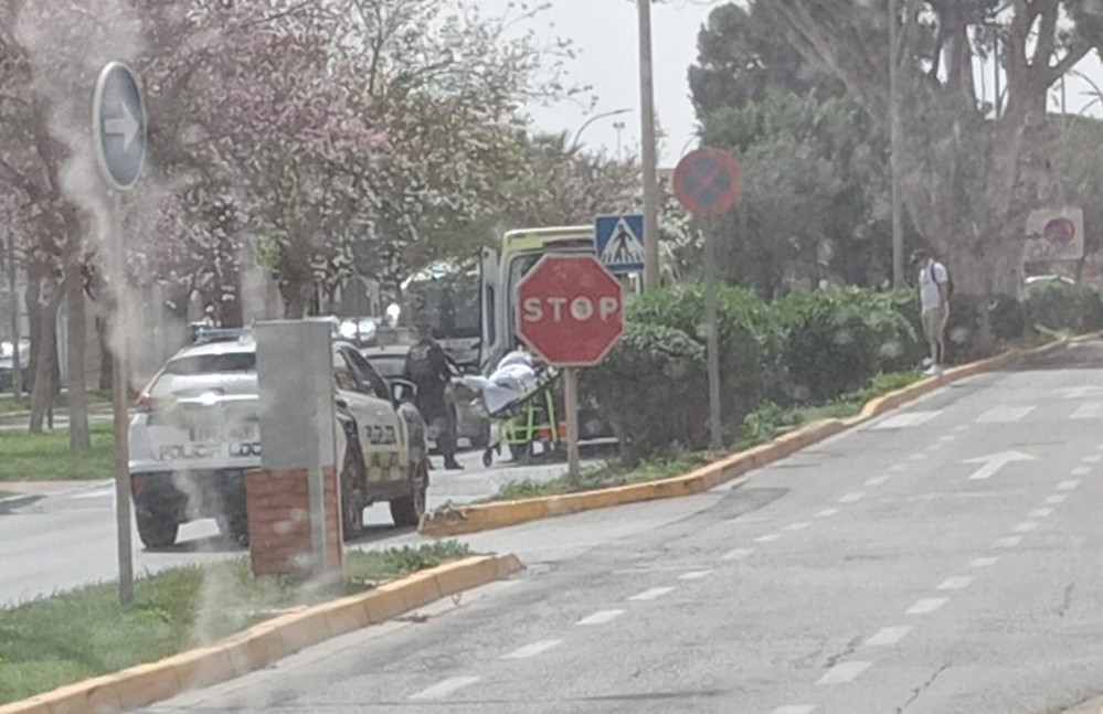Herido tras ser atropellado mientras montaba en patinete en Santo Domingo