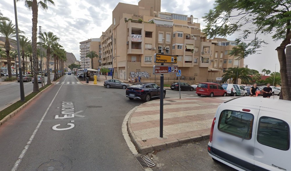 Atropella a un joven en patinete y se da a la fuga en Aguadulce