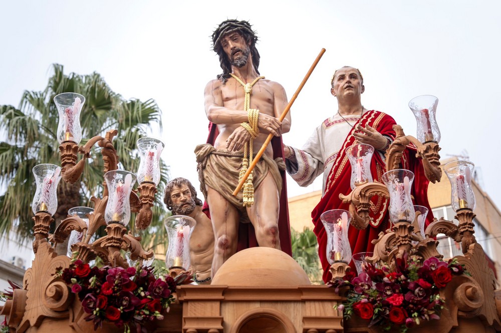 El Santísimo Cristo de la Humildad y María Santísima de la Esperanza y la Misericordia de Adra modifican su recorrido por la lluvia este Domingo de Ramos