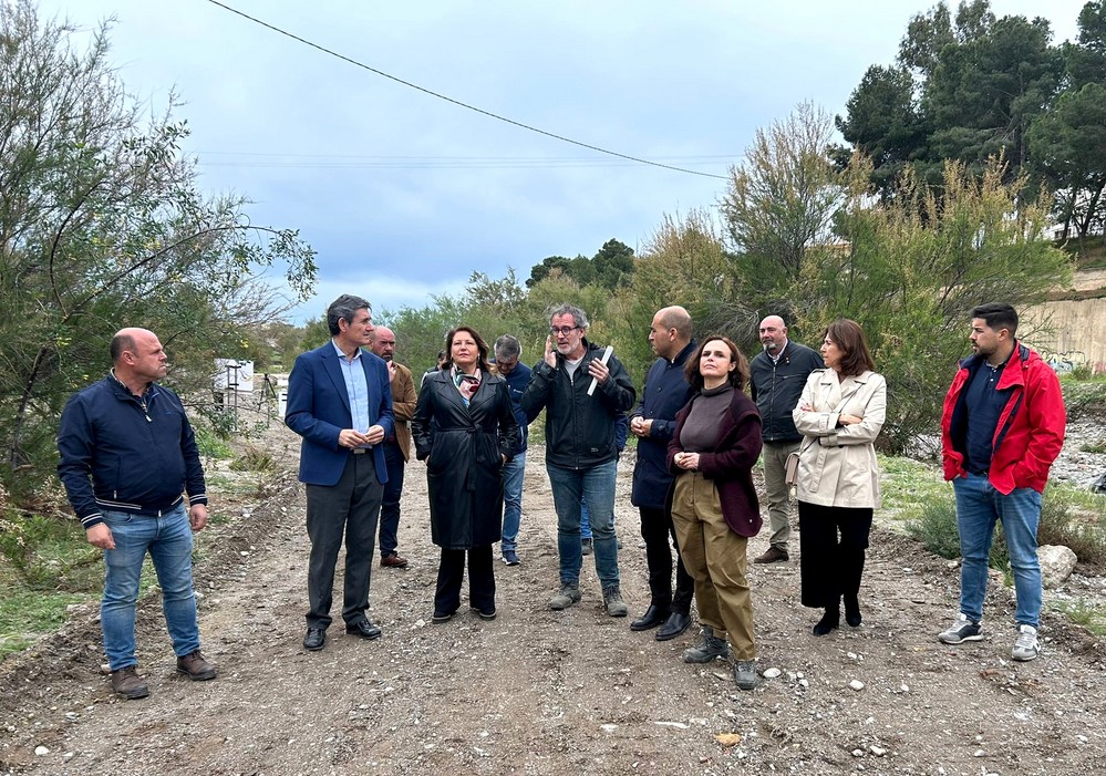 Carmen Crespo visita las obras de restauración del río Adra que mejoran la seguridad al eliminar puntos negros