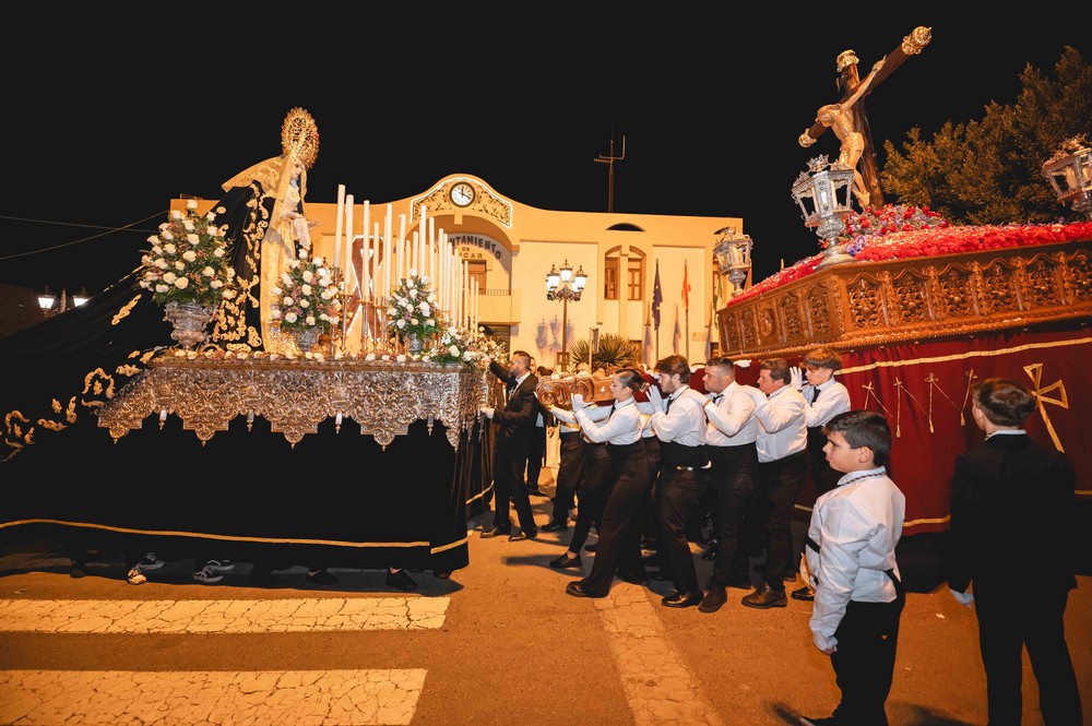La Semana Santa en Vícar celebra un Viernes Santo desbordado de pasión y recogimiento