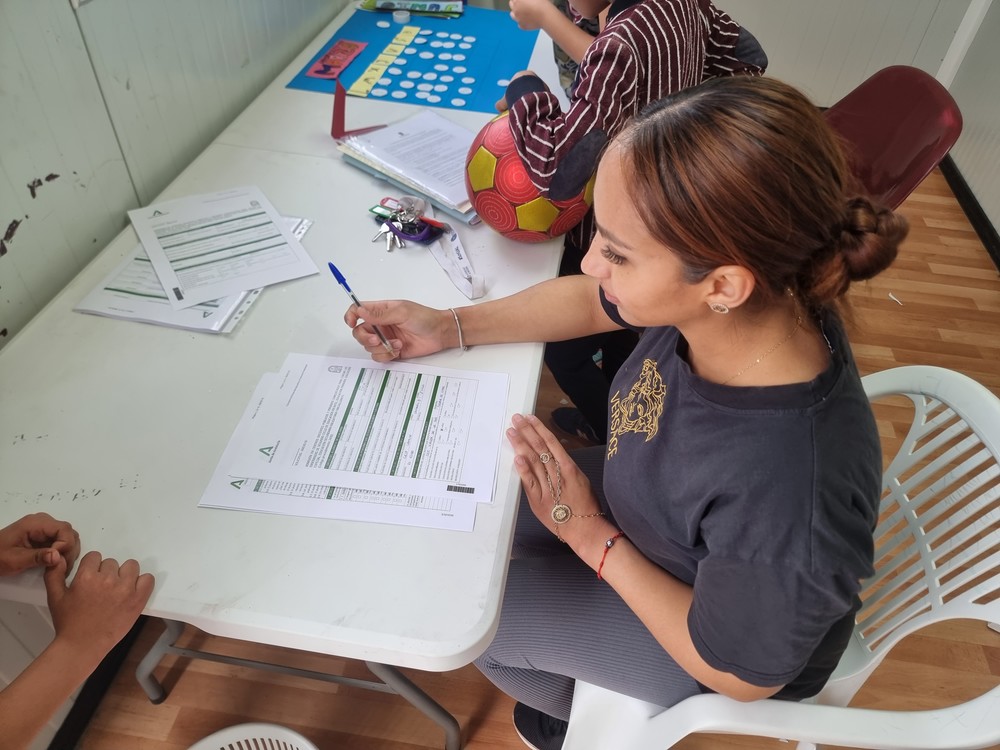 El Programa de Atención Integral impulsa la escolarización entre las familias de La Cimilla