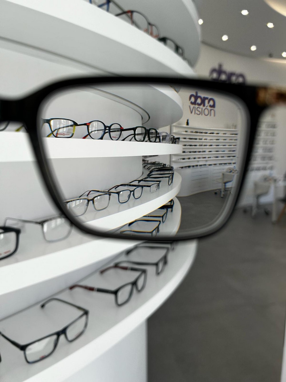 Adiós a la visión borrosa: recupera la claridad con gafas graduadas