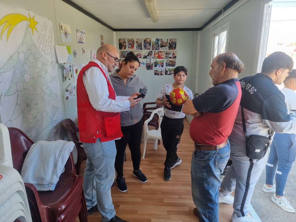 El programa de Atención a la Comunidad Gitana desplaza una zona TIC a La Cimilla para romper la brecha digital entre el colectivo