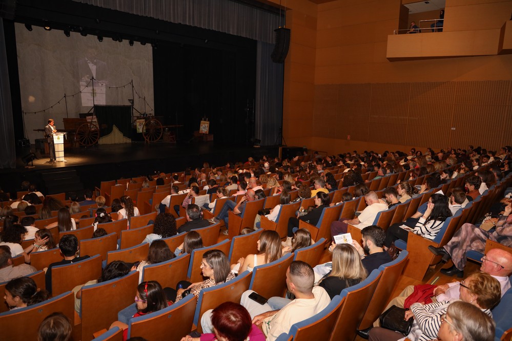 Lleno en la gala de presentación da la bienvenida al 47º Festival de Teatro y la 35ª Muestra de Teatro Aficionado de El Ejido