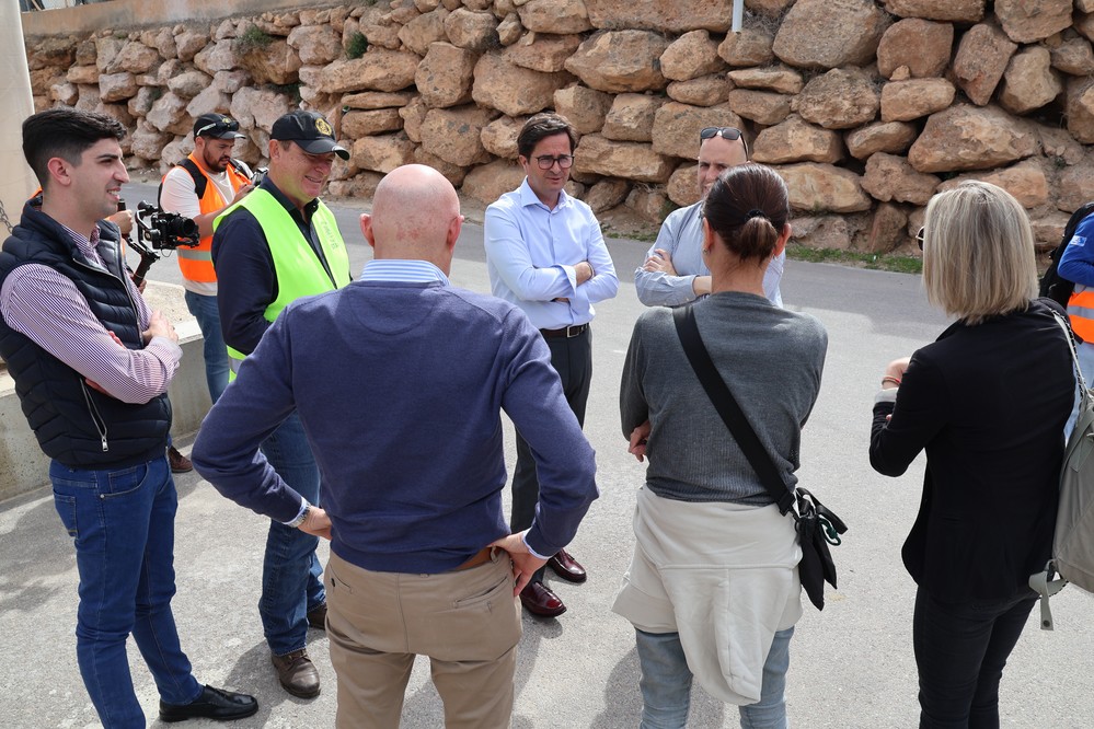 El alcalde recibe a un grupo de parlamentarios alemanes interesados en el modelo sostenible de la agricultura ejidense