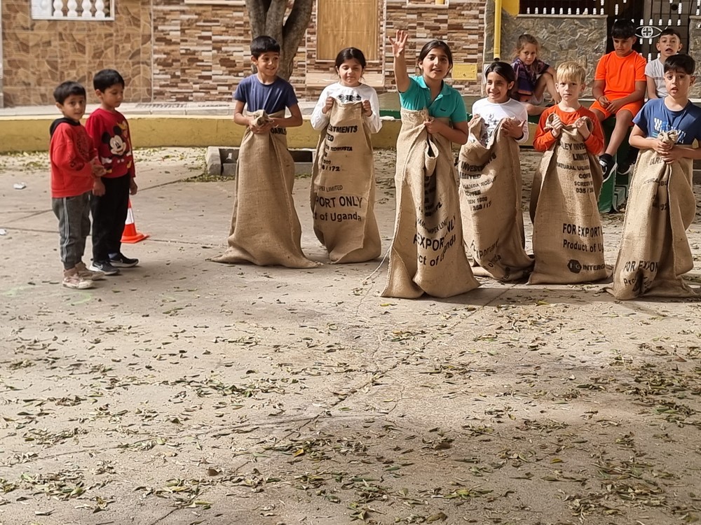 Los niños y niñas de La Cimilla y Cabañuelas Bajas celebran el Día Internacional del Pueblo Gitano
