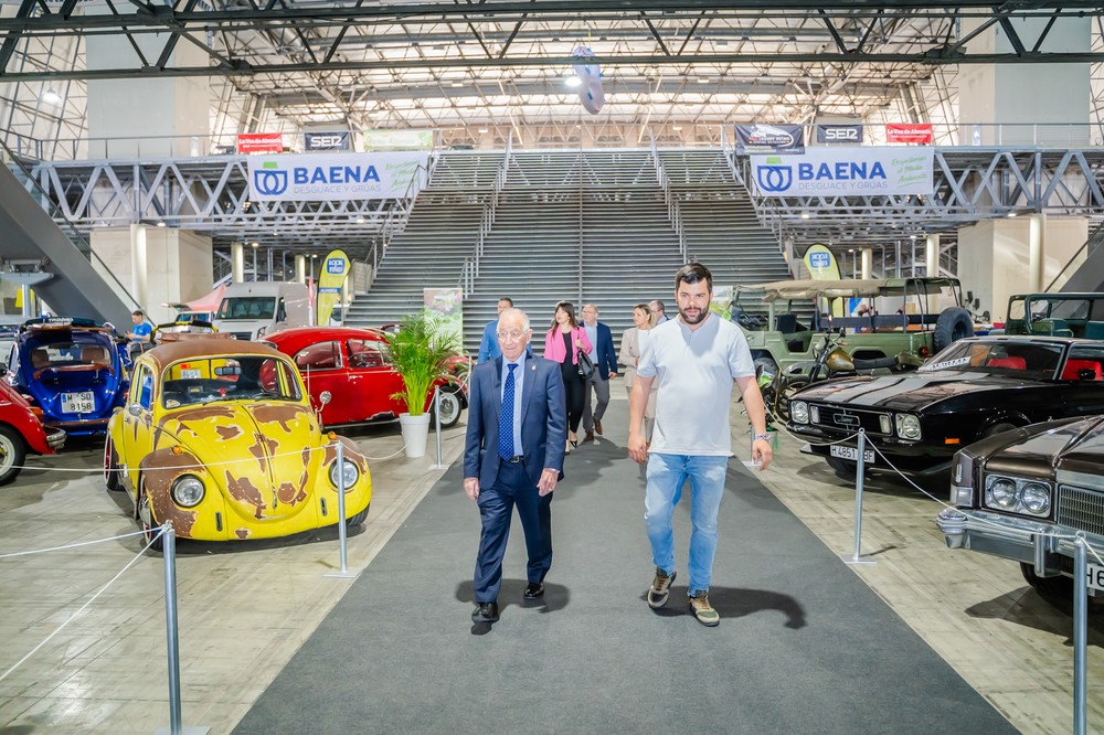 Llega al Palacio de Congresos de Aguadulce RetroAlmería, un museo de joyas del motor, coches clásicos y vehículos de cine