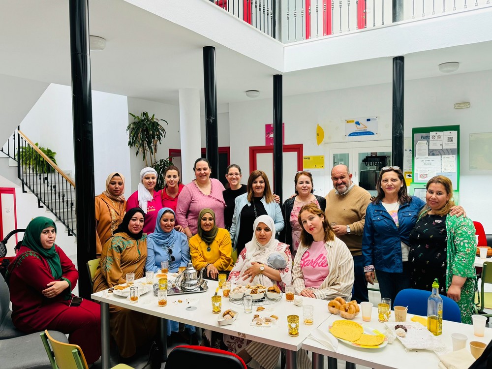 Dalías celebra la diversidad y la unión a través de un desayuno intercultural con sabores de diferentes partes del mundo