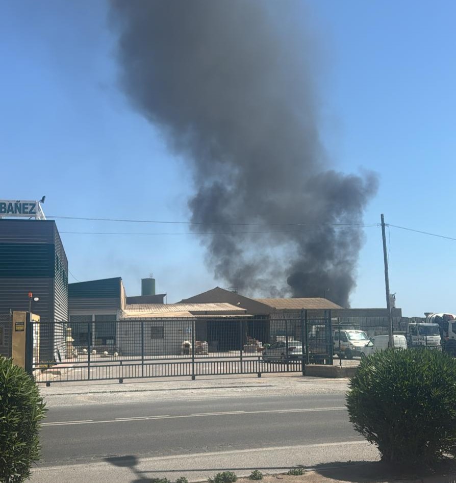 Sin heridos por el incendio de una chabola en Santa María del Águila