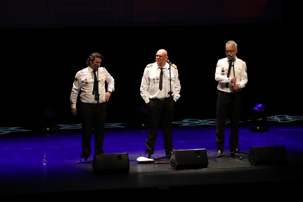 Lleno total en el Teatro Auditorio de El Ejido para reír con el show de Comandante Lara