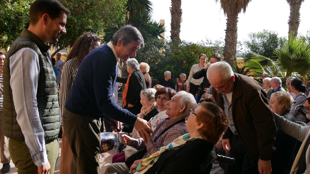 Manuel Cortés inaugura la VI Semana del Mayor en la Residencia Ciudad de Adra con un desayuno y juegos